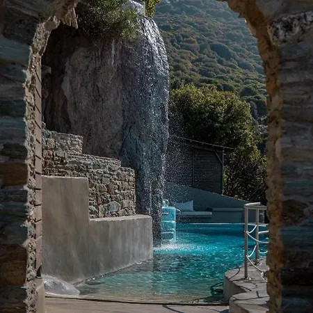 Ξενοδοχείο με διαμερίσματα Aegean Castle Andros - Adults Only 4*