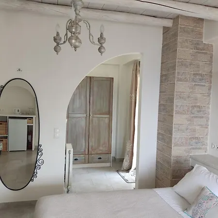 Ξενοδοχείο με διαμερίσματα Aegean Castle Andros - Adults Only 4*